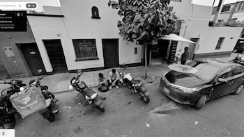 Crimen en Surquillo: sicarios en moto asesinan a hombre frente a su hija y se dan a la fuga