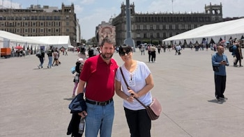 Betssy Chávez reaparece de paseo en México junto a su abogado a 10 días de recibir salvoconducto