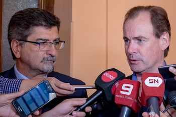 Jorge González junto al ex gobernador Gustavo Bordet.