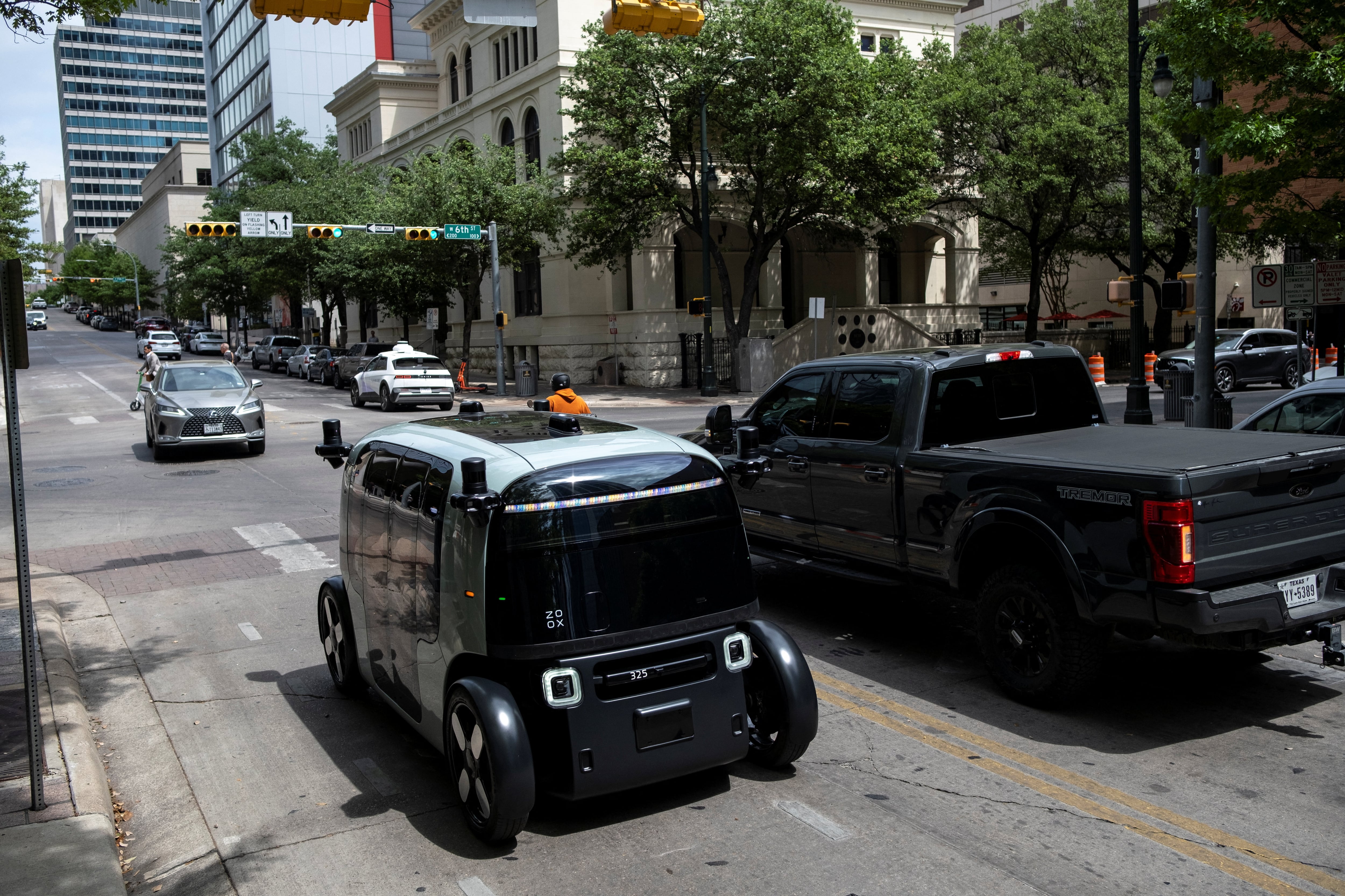 A Zoox robotaxi operates on the streets of downtown Austin, Texas, U.S., March 31, 2026. REUTERS/Joel Angel Juarez