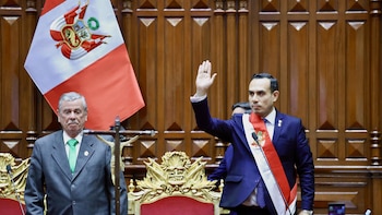 El Congreso de Perú convoca