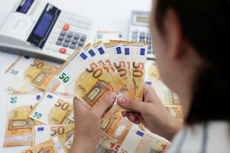 Sacudida en el mercado cambiario: el euro se desplomó en Colombia y preocupa su tendencia, así cerró la jornada del 20 de mayo