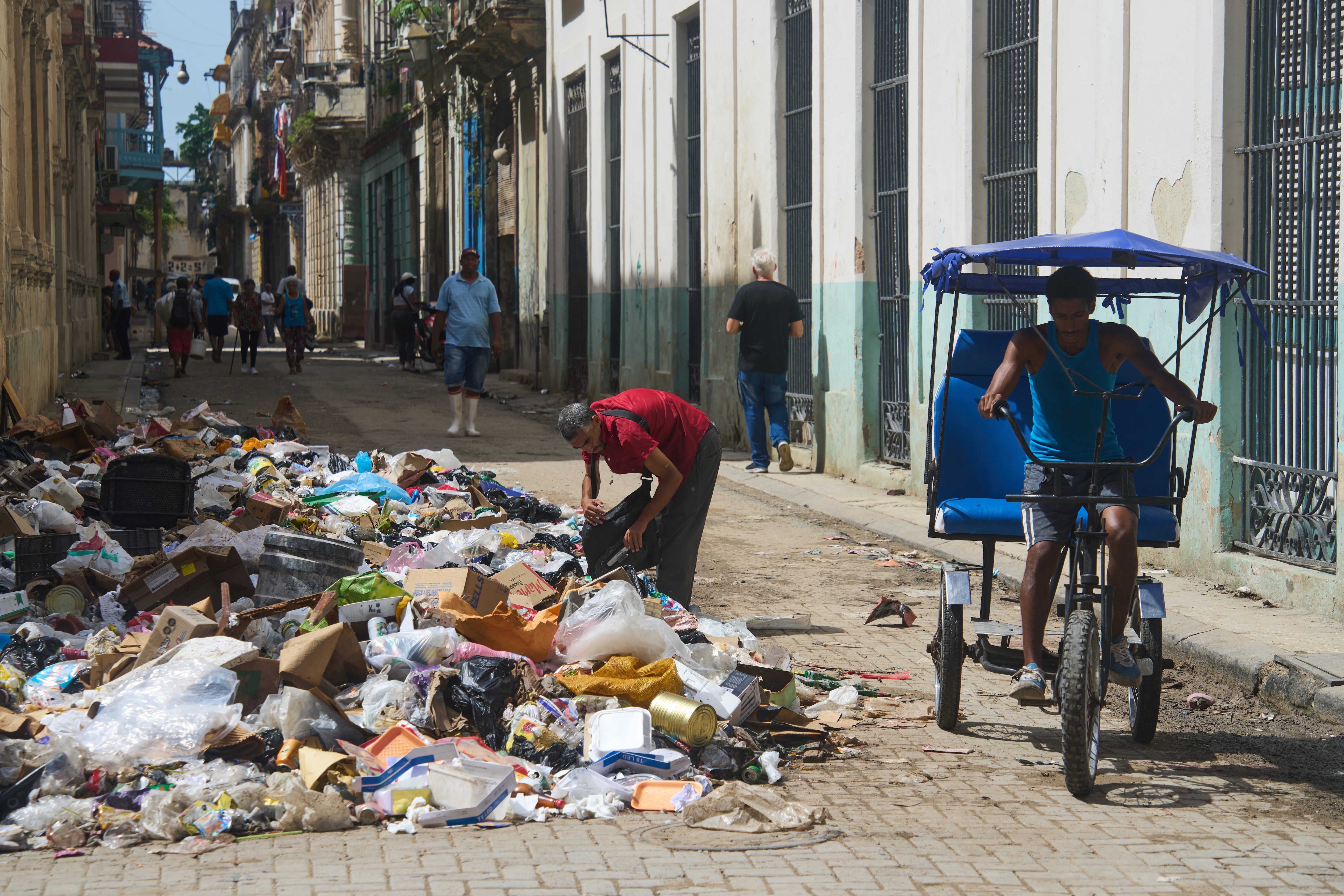 A man searches through a pile of trash for items to salvage in Havana, Cuba, Monday, June 1, 2026. (AP Photo/Ramon Espinosa)