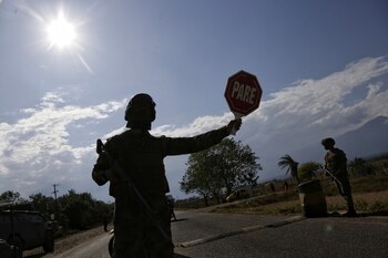 Militar en Tame Arauca (Colprensa-Sergio Acero)