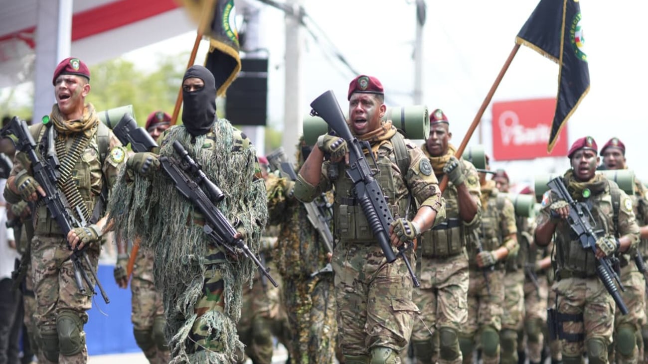 La actividad incluyó actos protocolares, discursos y reconocimientos que pusieron de relieve la continuidad de la memoria histórica y el principio de priorizar los intereses dominicanos en el marco de los desafíos binacionales (Foto cortesía Presidencia)
