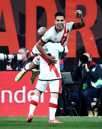 Hinchas del Rayo enloquecen con