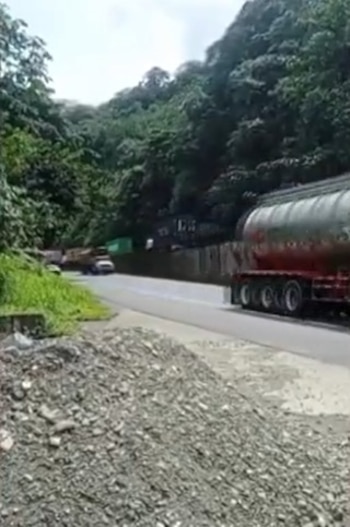 La vía a Buenaventura quedó abierta en horas de la mañana del 23 de mayo de 2026, tras casi cinco días de bloqueos - crédito captura de pantalla Noticias Caracol