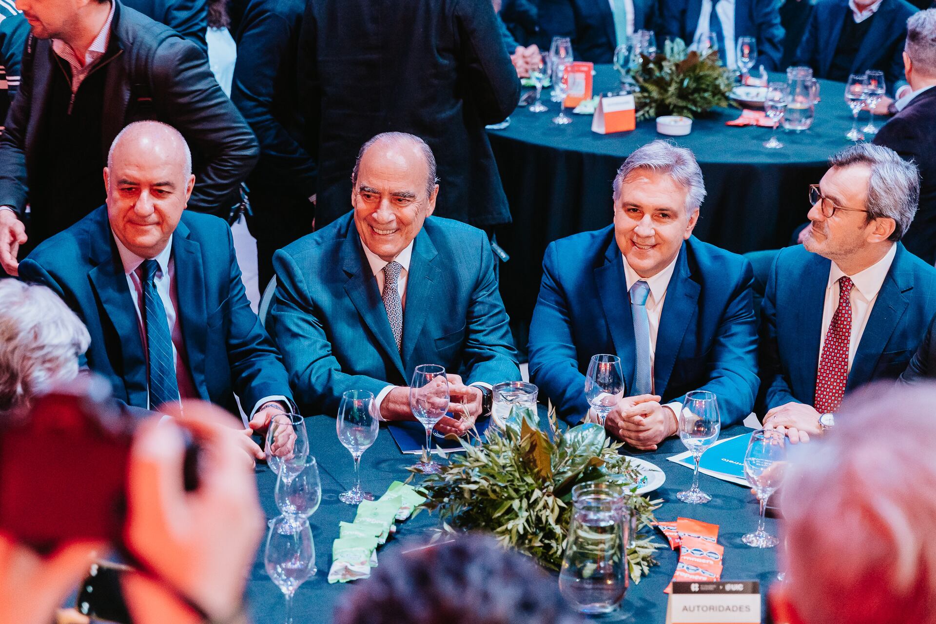 El titular de la UIC, Luis Macario; el jefe de Gabinete, Guillermo Francos; el gobernador de Córdoba, Martín Llaryora; y el titular de la UIA, Martín Rappallini