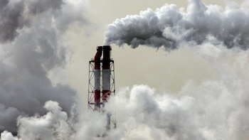 Las emisiones de gases de efecto invernadero en la UE caen un 17% en una década, pero aún están lejos del objetivo para 2030