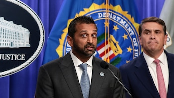 El FBI desmanteló redes criminales en un megaoperativo secreto que dejó 305 detenidos y 24 menores rescatados