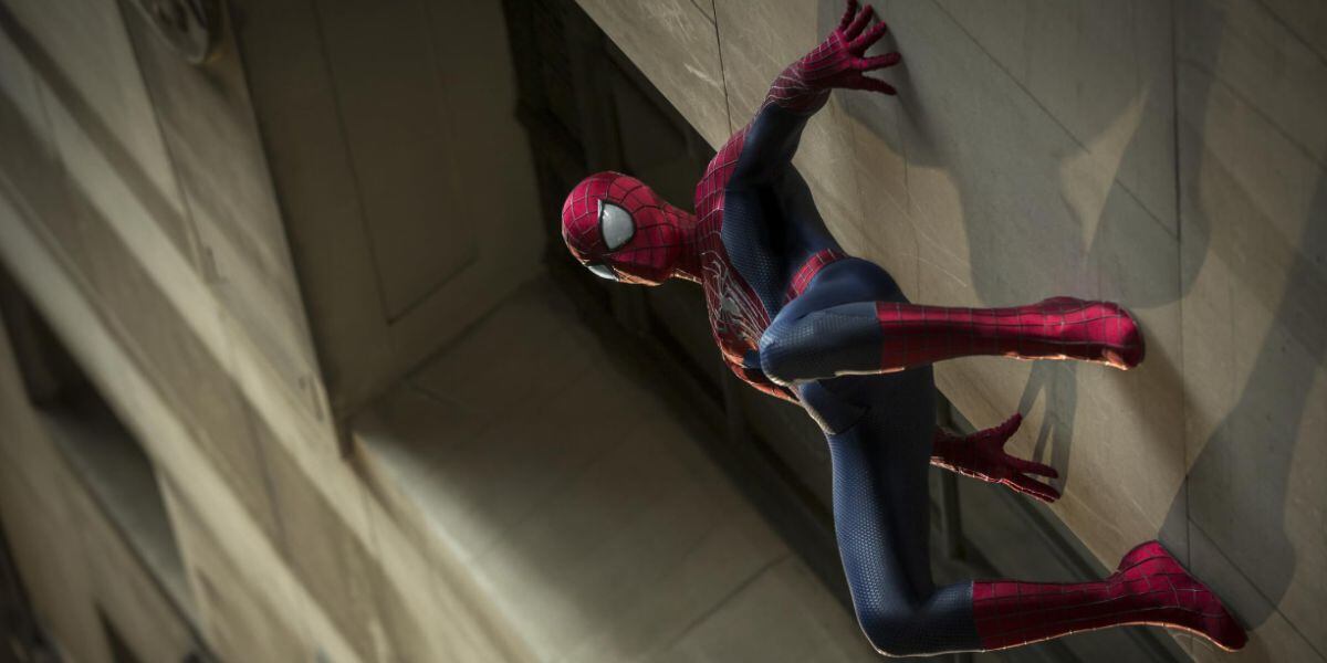 A pesar de la actuación destacada de Andrew Garfield y Jamie Foxx, Kirkman señala como deficiente el desarrollo narrativo de la película (IMDb)