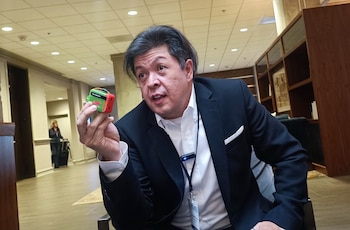 La prohibición de vapeadores en México ha impulsado el crecimiento del mercado negro y el comercio clandestino de dispositivos electrónicos, de acuerdo Juan José Cirión Lee, presidente de México y el Mundo Vapeando