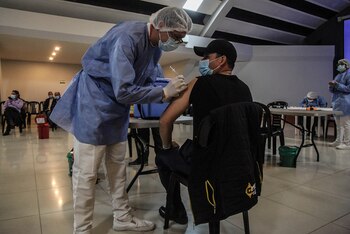 Vacunación en Bogotá (Colprensa - Camila Díaz)