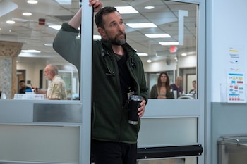 Esta imagen, difundida por HBO, muestra a Noah Wyle en una escena de "The Pitt". (HBO via AP)