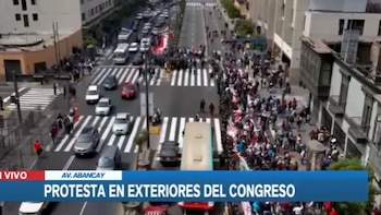 Manifestantes en la avenida Abancay.