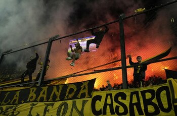 Hinchada de Peñarol en el