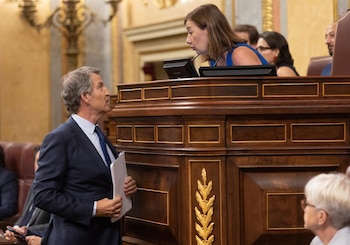 09/07/2025 El presidente del PP, Alberto Núñez Feijóo y la presidenta del Congreso, Francina Armengol, durante un pleno extraordinario, en el Congreso de los Diputados, a 9 de julio de 2025, en Madrid (España). Sánchez comparece en un pleno extraordinario para tratar asuntos pendientes como la implicación de Santos Cerdán en la trama de comisiones de Koldo García y José Luis Ábalos, las actividades de la exconcejal socialista Leire Díez buscando pruebas contra la UCO, y asuntos internacionales como el próximo Consejo de la Unión Europea y la Cubre de la OTAN. También, durante la sesión plenaria, anuncia un paquete de medidas contra la corrupción que garantice la continuidad de la legislatura.
POLITICA
Eduardo Parra - Europa Press