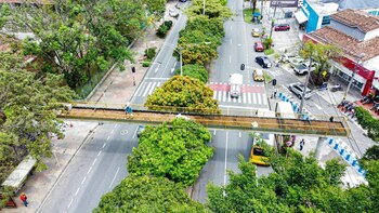 Medellín transforma puentes en pasos
