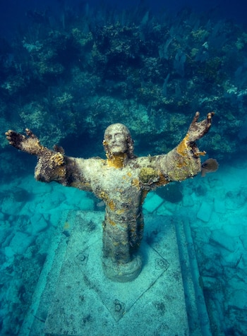 Esta escultura fue sumergida adrede