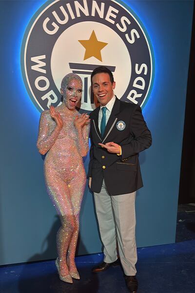 La maquilladora británica se convierte en referente viral con más de dos millones de seguidores y creaciones temáticas populares en redes sociales (Créditos: Guinness World Records)