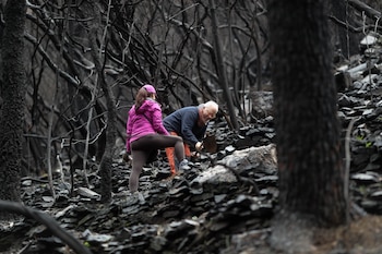 Vecinos de Sober ayudados por