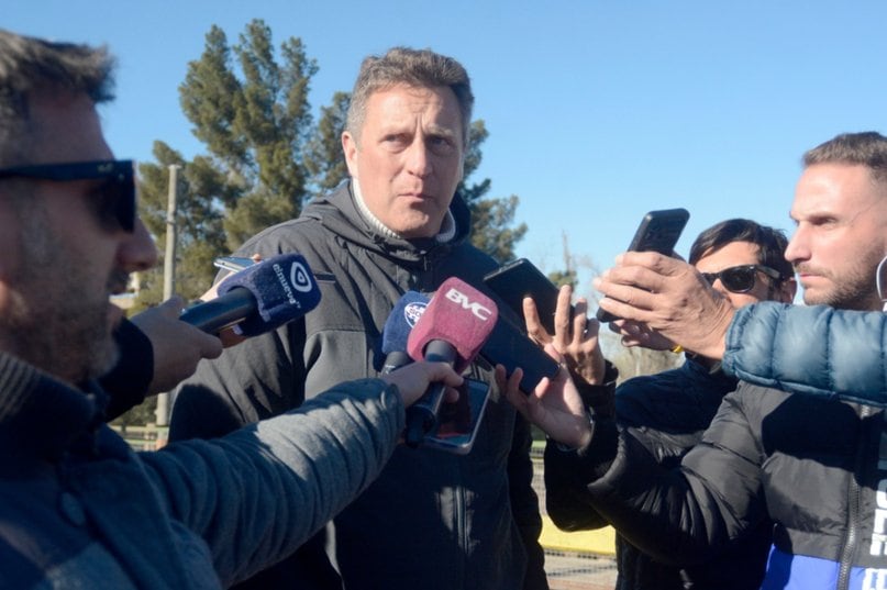 El municipio coordina tareas con equipos hidráulicos de la provincia y empresas constructoras para avanzar con la obra en forma segura y eficiente (Fotos: La Nueva)