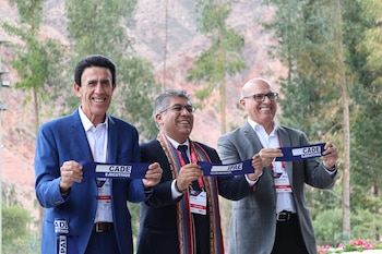 Corte de cinta que da inicio al CADE 2023 | Infobae 2023
