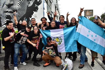 De Uruguay a Honduras y Guatemala, los países de origen de los fanáticos que viajaron a ver a Iron Maiden en El Salvador (Foto Infobae Centroamérica / Emerson Del Cid)