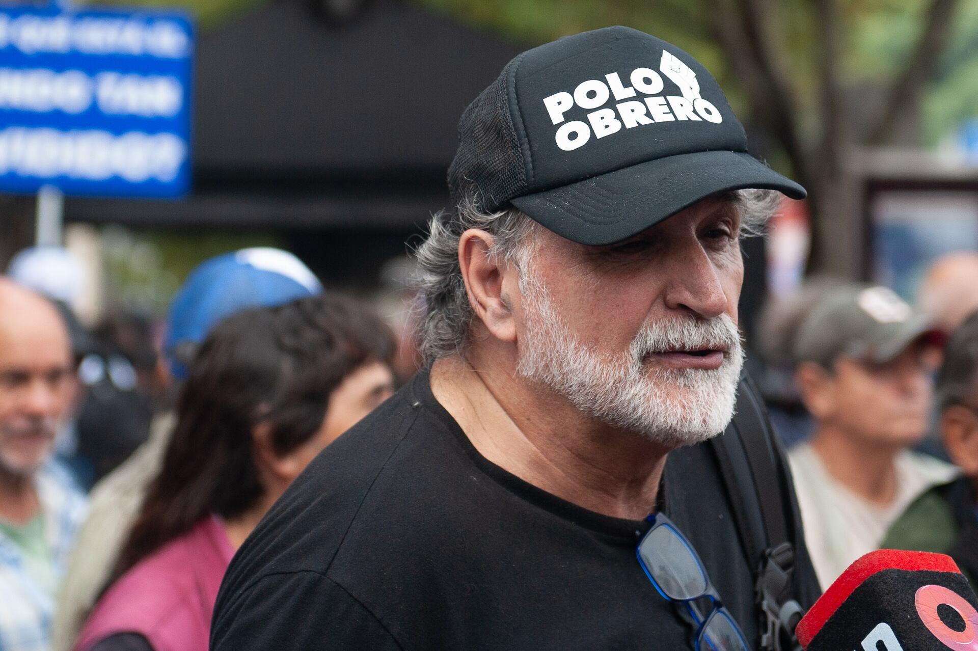 El procesado Eduardo Belliboni, líder del Polo Obrero en la marcha de ayer. Utilizó más minutos de televisión en defenderse de las acusaciones por extorsión y defraudación que pesan sobre el, que del reclamo de los jubilados Jaime Olivos