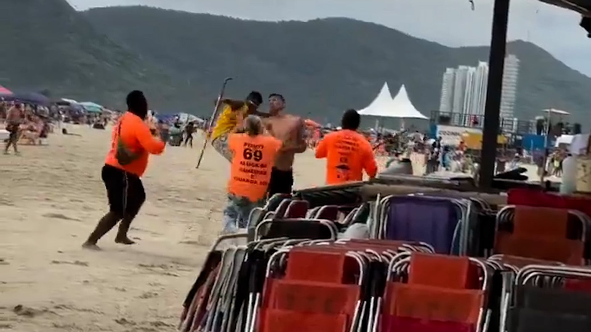 Hasta el momento, no se registró una denuncia policial ni se informaron medidas de seguridad tras la pelea en la playa de Balneário Camboriú