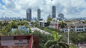 Multimillonarios del sur de Florida construyen sus propias escuelas privadas ante la falta de vacantes