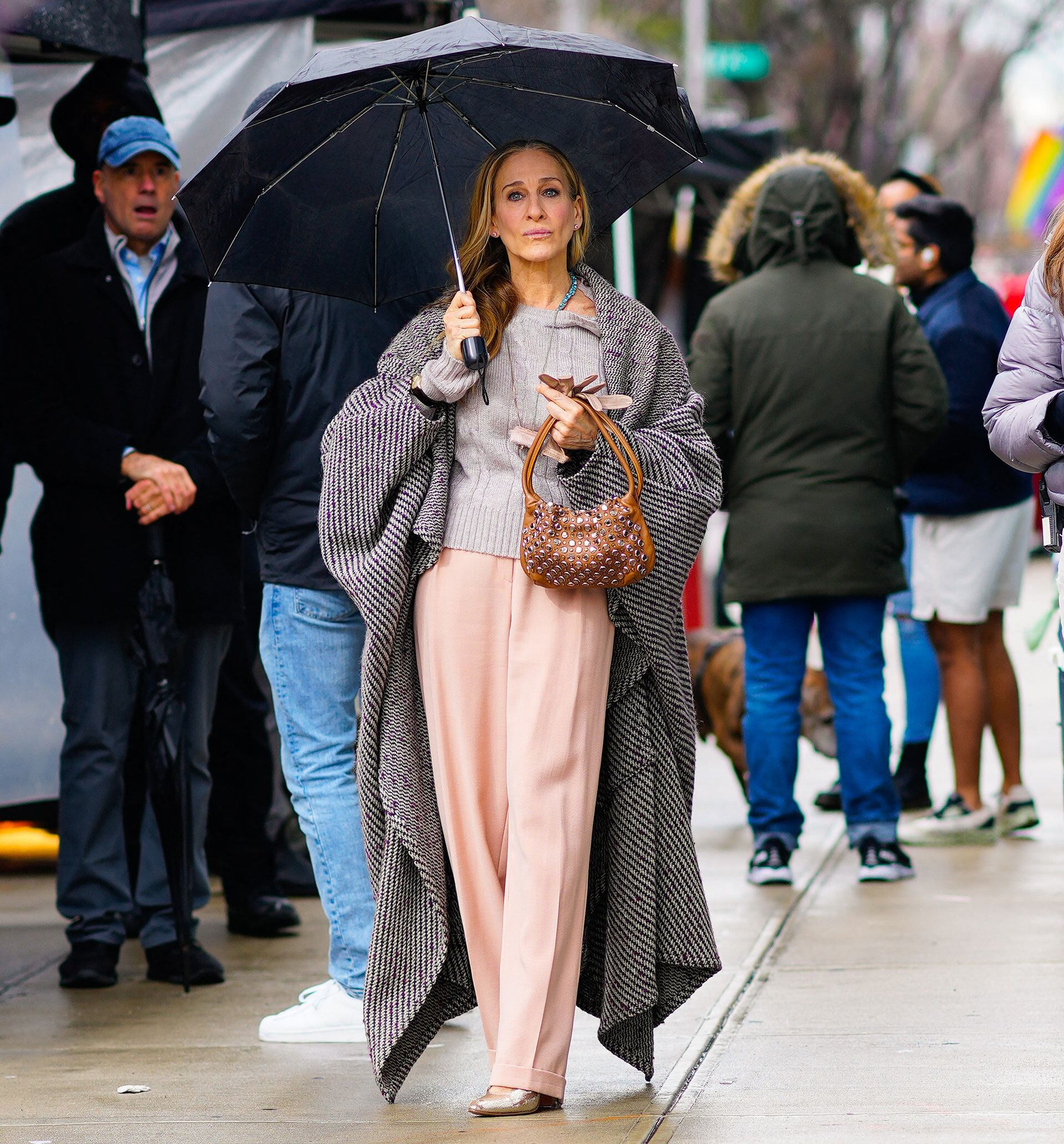 La actriz explica que se sobresalta cuando fans se acercan con cámaras listas para fotografiar inmediatamente (Mega/The Grosby Group)