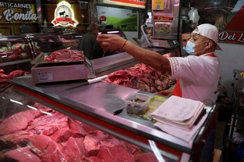 Imagen de referencia
"Incentivo para la creación y permanencia de nuevos empleos formales como iniciativa que permitirá mantener la cifra de desempleo en un dígito y facilitará el ingreso al mercado laboral de las y los jóvenes que inician su vida productiva, con la financiación de pagos de seguridad social y parafiscales”, explicó la ministra de trabajo Gloria Inés Ramírez - crédito Luisa González/ REUTERS