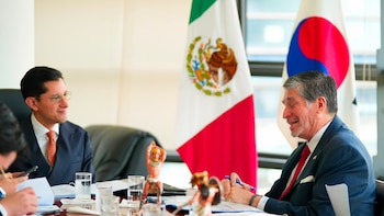 Roberto Velasco inicia su gira de trabajo en Corea del Sur, se reunirá con su homólogo coreano
