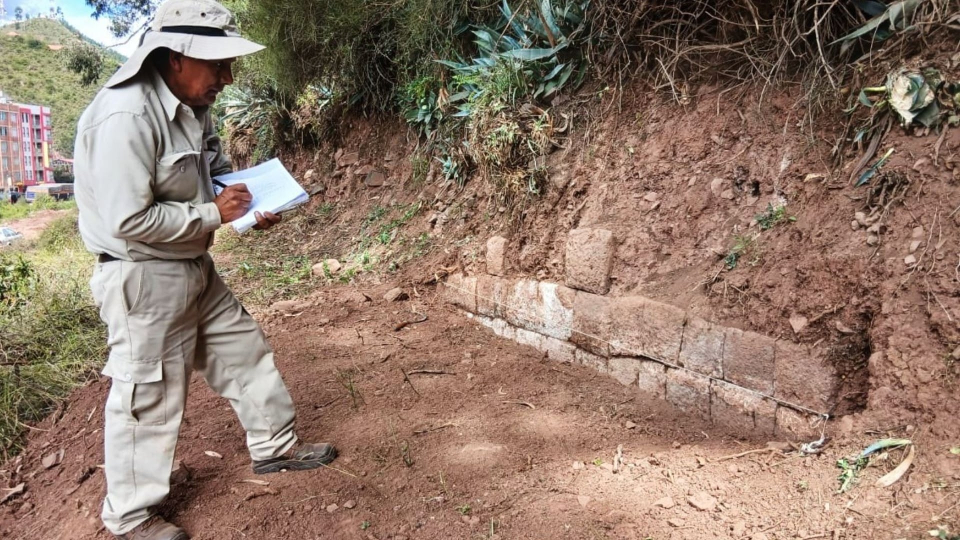 Ciudadanos se concentran en puntos clave como el JNE y Campo de Marte.