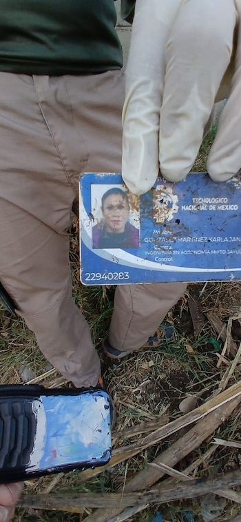 Parte do que foi encontrado no cemitério secreto de El Salto, Jalisco. (X/@CeciPatriciaF)