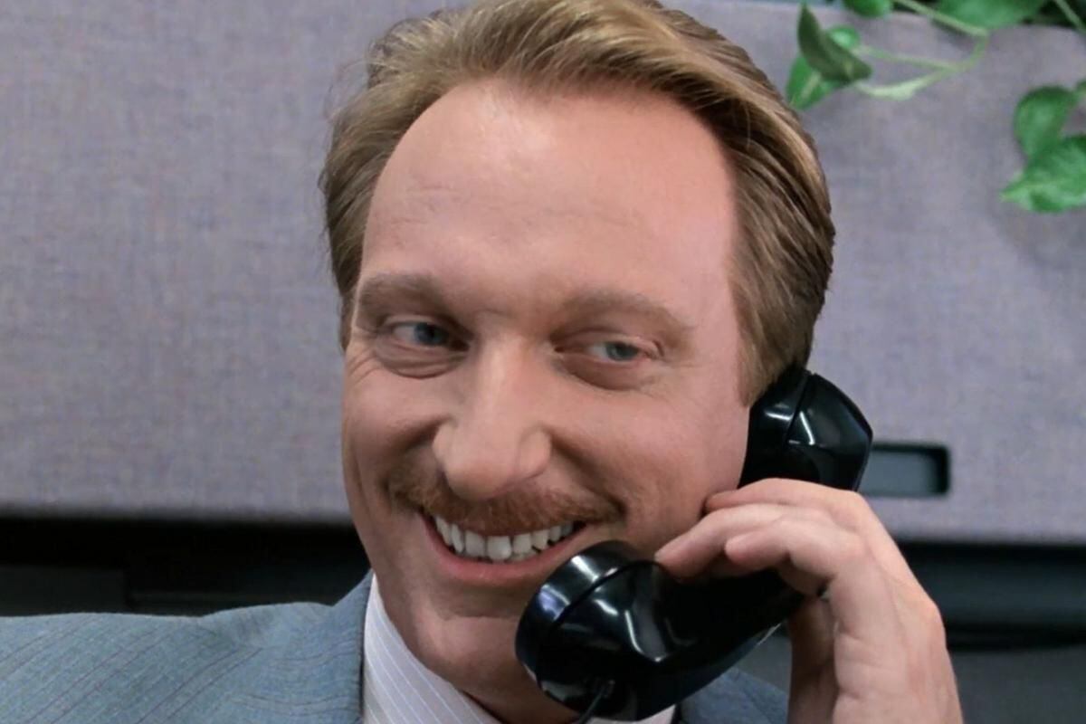 Jeffrey Jones apenas actúa desde su arresto en 2002 por delitos sexuales contra un menor (IMDB)