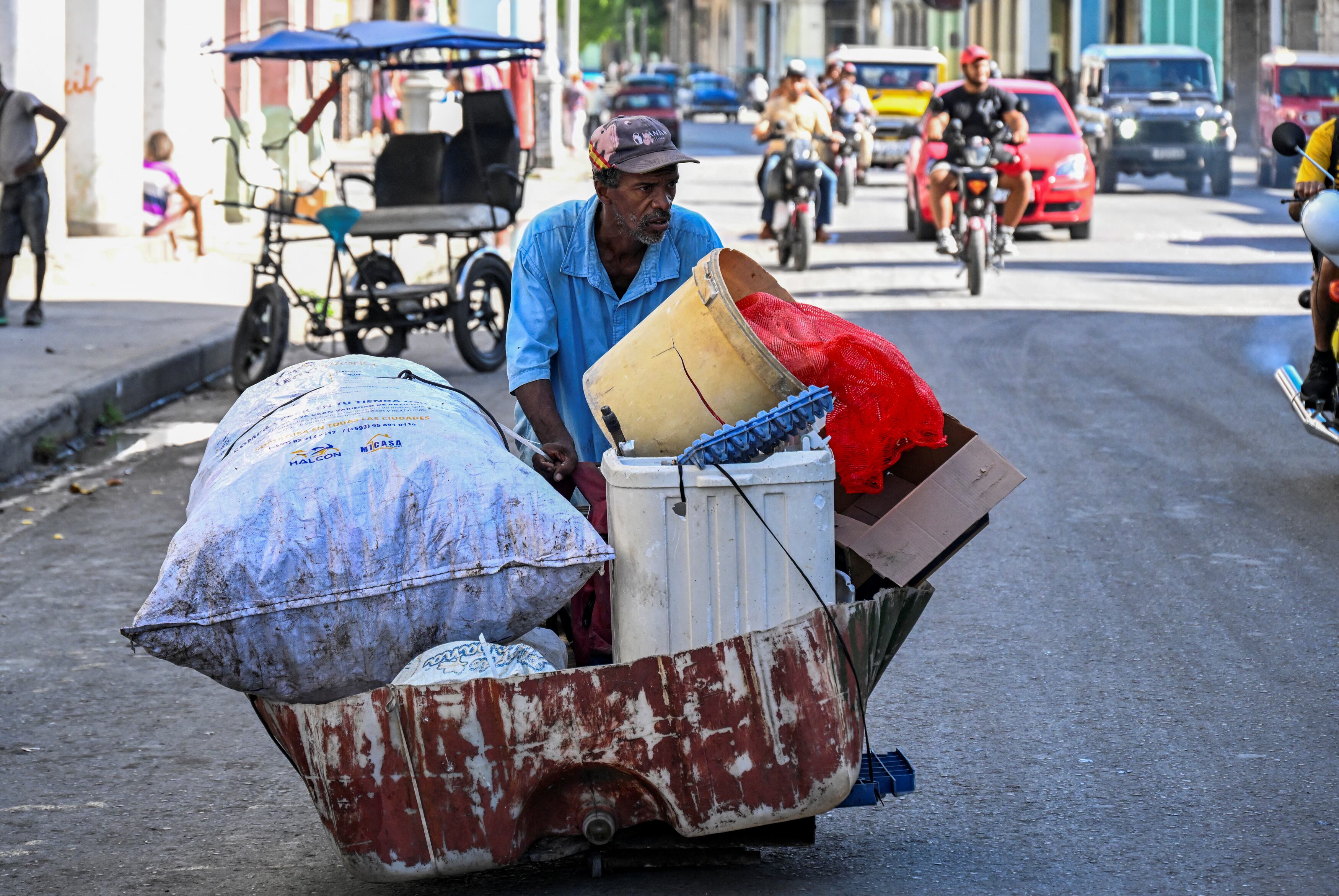 Crisis en Cuba: el peso alcanza un mínimo histórico mientras la dolarización gana terreno en la isla - Infobae