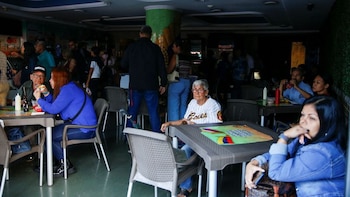 Venezuela: comerciantes advierten que cortes de luz afectan a negocios que atienden al 70% de la población
