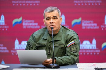 El general Vladimir Padrino es optimista frente a los alcances de la Comisión Binacional Fronteriza - crédito Rayner Peña R/EFE