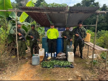 La destrucción de los laboratorios clandestinos representó una afectación económica superior a los $1.000 millones para el Frente 44 - crédito prensa Armada de Colombia