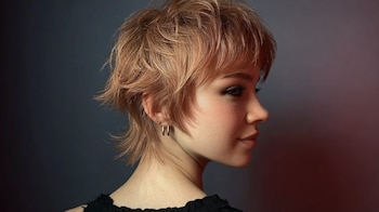 mixie hairstyle, pixie moderno, mullet atrevido, cabello corto, textura natural, tendencia capilar, peinado versátil, look contemporáneo, moda urbana, estilo audaz - (Imagen Ilustrativa Infobae)
