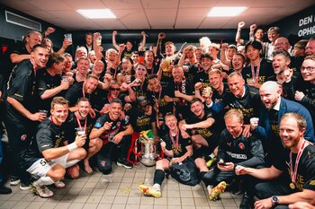 Jugadores y cuerpo técnico de