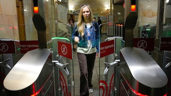 Yekaterina Maksimova entra en una