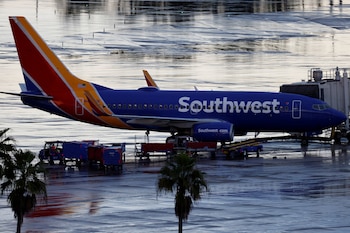 Tampa, Orlando y otras áreas de Florida se preparan para retomar sus actividades aeroportuarias tras el paso del Huracán Milton. (REUTERS/Joe Skipper)