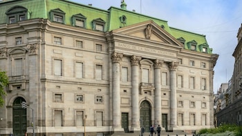 Un banco estatal amplió su participación en depósitos y préstamos privados durante el primer semestre de 2026