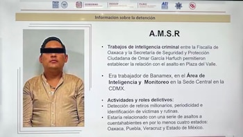 El presunto líder de la banda enviaba información a sus cómplices, misma que obtenía porque era empleado del banco. (X @GZOLMEDO)