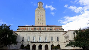 Uno de los edificios educativos más altos del mundo: la historia del Main Building