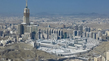 Arabia Saudí acusa a los hutíes de lanzar misiles contra La Meca y Medina