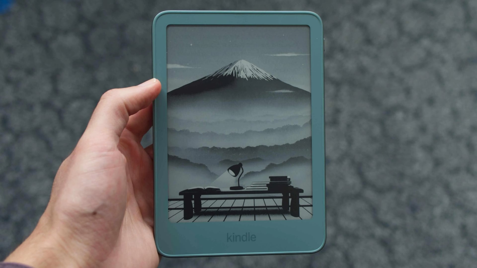 Aunque la pantalla está perfectamente alineada con el marco, sigue dando la sensación de estar hundida. (The Verge)